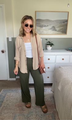 Womens Mid Size Fashion, Crinkle Shirt Outfit, Green Wide Leg Sweatpants Outfit, Cute Linen Outfits, Women’s Wide Leg Linen Pants Outfit, Size 10 Outfit Ideas, Size 6/8 Fashion, Teacher Winter Outfits High School, Wide Leg Cotton Pants Outfit