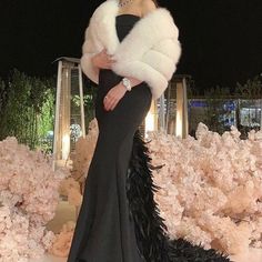 Dress With Fur Coat, Aesthetic Black Dress, Fur Coat Aesthetic, Old Money Dress, Classy Old Money, Money Dress, Old Money Outfit, Casino Dress, Money Outfit