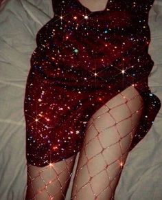 Glitter Outfit Aesthetic, Red Glitter Dress, Glitter Outfits, Glitter Outfit, Models To Draw, Clubbing Aesthetic, Dress Aesthetic, Aesthetic Women, Glitter Dress