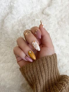 Nails Images, Bee Nails, Smink Inspiration, Makijaż Smokey Eye, Pink Spring, Yellow Nails, Floral Nails, Best Acrylic Nails