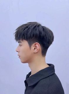 Trendy Korean Men Haircuts 2024: Unveil Your Style with Top Cuts Haircut For Down Hair Men, Two Block Straight Hair, Asian Men Two Block Haircut, Short Men’s Haircut 2024, Men’s Korean Haircut, Two Black Haircut, Korean 2 Block, Korean Style Haircut Men, 2block Haircut Men