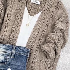 Cozy and lightweight, this much-adored favorite is the perfect throw-on cardigan for breezy nights and seasonal transitions. Cable Knit Sweater Cardigan, Cable Knit Cardigan, Fall Fashion Outfits, Casual Fall Outfits, Mode Inspiration, Knit Sweater Cardigan, Fall Outfits Women, Casual Fall, Kimonos