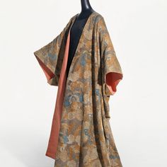 Date: 1910s  Location/Culture: Italy Object is held at: Kyoto Costume Institute Notable Techniques/Motif Names: Like most of Fortuny's designs, this informal, indoor coat was inspired by a non-European source, in this case the Japanese kimono. The pattern on the fabric was produced by stencil printing. Isadora Duncan, 1910s Fashion, Kimono Coat, Edwardian Fashion, Kimono Dress, Historical Clothing