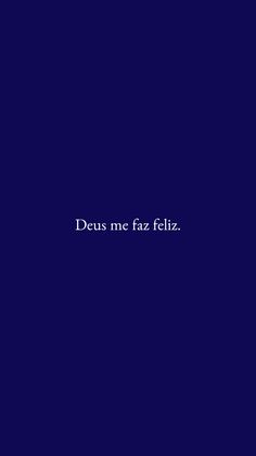 the words deus no faz feliz are written in white on a dark blue background