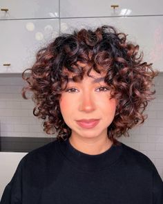 Curly Short Hair Color Ideas, Hair Chestnut Brown, Brown Hair Curly, Auburn Brown Hair, Curly Hair Color Ideas, Mid Hairstyles, Curly Hair Color, Dyed Curly Hair, Natural Curly Hair Cuts