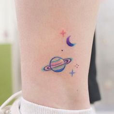 Saturn Tattoo, Tattoo Samples, Hipster Tattoo, Cute Simple Tattoos, Galaxy Tattoo, Tatuaje A Color, Stylist Tattoos