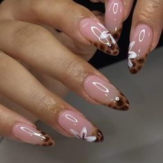 PRICES MAY VARY. 【High-Quality Press on Nails Short】:Our YEFIUO press on nails are thickened acrylic glossy fake nails with designs. Not only is it comparable to a nail salon, but it can also be done at home. Not only does it save you time and money, it also ensures that your nails will never break or split! 【DIY Nail Art That Wow】: With French designs,salon dip,acrylic nails,gel manicures,glue on nails,press ons manicures and more,YEFIUO has got you covered in the fashion colors,shapes,lengths,finishes,and custom art.More important!Save yourself a trip to the salon. 【What You Will Get】:A box contains 24 fake nails, a nail file and 24 jelly glues,an orange wood stick, a set of cleaning cotton,the fake nails are divided into 12 different sizes.The soft elastic and seamless cuticle line conf Paznokcie Hello Kitty, Kutek Disney, Easy Nails, Smink Inspiration, Summery Nails, Her Nails, Leopard Nails, Makijaż Smokey Eye