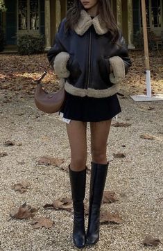 cute autumn outfit Winter Outfits France, Winter Boston Outfit, Diva Outfit Aesthetic, France Winter Outfit, Boston Aesthetic Outfits, Taiwan Fits, Vinter Mode Outfits, Boston Aesthetic, Adrette Outfits