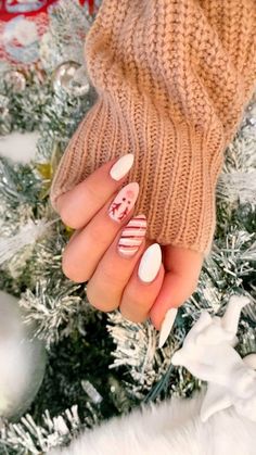 Discover 50+ Gorgeous Christmas Nails to Light Up Your Holidays 🎄💖! From Cute Christmas Nails to stunning Christmas Gel Nails, find inspiration for Her Nails this festive season. Explore December Nails with Red Christmas Nails, Festival Nails, and elegant Snowflake Nails. Whether you love Christmas Press On Nails or prefer Christmas Nails Easy, these ideas are perfect for every holiday vibe! ✨💅