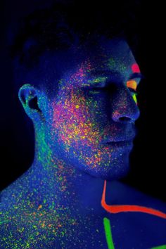 Glow Face Paint, Black Light Makeup, Neon Face Paint, Makeup Neon, Uv Party, Led Costume, Neon Paint, Neon Photography, Glow Paint