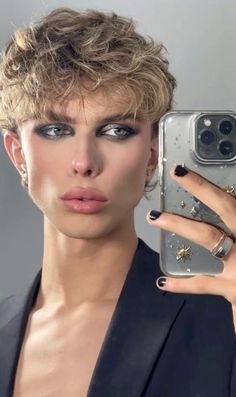 Men Smokey Eye Makeup, Men’s Smokey Eye, Smokey Eye Makeup Men, Male Runway Makeup, Mens Smokey Eye, Male Punk Makeup, Men In Eyeliner, Men Makeup Aesthetic, Enby Makeup