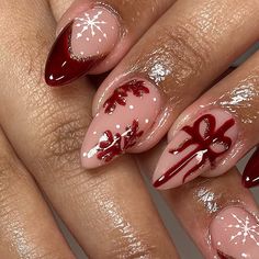 𝔾𝕖𝕝 𝕏 ℕ𝕒𝕚𝕝𝕤 on Instagram: "Red & gold for Christmas is such a classic ♥️🎁⚜️❄️
•
•
•
 #Explorepage #gelxnails #gelx #nailsofinstagram #nails #nailart #naildesigns #nailsonfleek #nailsoftheday #nailinspiration #naillove #nailjunkie #gelnails #apresgelx #funnails #funnailart #cutenails #ienails #riversidenails #christmasnails #christmasnailsart"