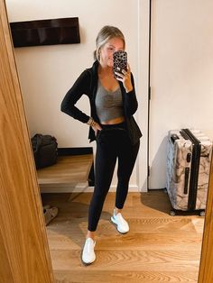 College Athleisure Outfits, 70 Degree Weather Outfit Summer, College Outfits Hot Weather, 70 Degree Weather Outfit Spring, 70 Degree Weather Outfit, Sahm Wardrobe, Ootd College, Black Athleisure Outfits, Classy Mom