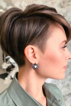 Soft Undercut, Short Asymmetrical Haircut, Asymmetrical Pixie Haircut, Bangs Layers, Short Hairstyles For Fine Hair, Hair Sleek, Asymmetrical Pixie Cuts, Curly Pixie Hairstyles, Hairstyles For Fine Hair