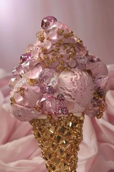 Ice cream with precious stones, gold and diamonds Funky Painted Furniture, Avant Garde Fashion, All That Glitters, Jewel Tones, Cake Inspiration, Photography Inspo, Ladies Day, Body Painting