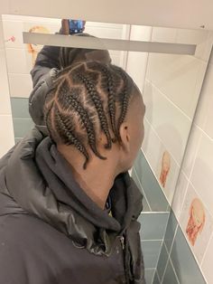 Black men pop smoke braids model Popsmoke Braids Men Short Hair, Pop Smock Braids Man, Pop Smock Braids, Pop Smock Braids Boy, Popsmoke Braids Men, Popsmoke Braids, Hard Outfits, Man Braids