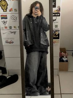 Full Baggy Outfits, Street Style Baggy Clothes, Baggy Outfits For Winter, Dark Oversized Outfit, Baggy Outfit Ideas Winter, Dark Baggy Outfits, Smoker Outfits, Bulky Outfits, Gangster Girl Aesthetic Outfits