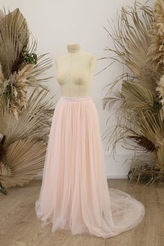 Ready to ship item, no need to waiting for production, can ship today! Description: Item Number #2078 Ombre Bisquit Blush & Peachy Pink tulle skirt Layers: 5 layers Waist size - 26 in (66 cm) Length - 41,3 in (105 cm) Train 40 cm Waistband option - combo Color: 1 layer-Bisquit Blush 2 layer -Bisquit Blush 3 layer-Peachy Pink 4 layer-Peachy Pink 5 layer-Peachy Pink Silk lining- Peach Cloud Waistband - Bisquit Blush Please, keep in mind, measurements, noted in the listing, are of the READY MAD Pink Tulle Skirt Outfit, Skirt Layers, Tulle Skirts Outfit, Pink Tulle Skirt, Big Skirts, Bride Accessories, Pink Tulle, Peachy Pink, Silk Skirt