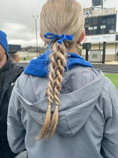 sports hairstyle Hairstyles To Do For Basketball, Hairstyles Basketball Game Day, Hair Inspo For Volleyball, Cute Hockey Hairstyles, Bowling Hairstyles For Women, Hair Styles Basketball, Hairstyles For Basketball Practice, Sport Hairstyles With Ribbon