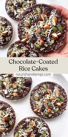 Rice cakes covered in dark chocolate, nuts, seeds, dried fruit and coconut. Sweet Rice Cake, Cake Snack, Diy Healthy Snacks, Smart Snacks, Sweet Rice, Healthy Sweet Snacks, Game Snacks