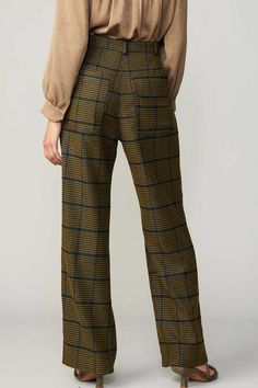 Long wide legged, check pattern pants with a high waist and side pockets. Available in navy-olive. Pair with our navy-olive check pattern jacket (Style #2220035) for the complete look! 84% Polyester, 14% Rayon, 2% Spandex Tweed Pants Women, Styling Brown Plaid Pants, Fun Patterned Pants, Plaid Slacks Outfit, 70s Business Casual, Casual Professional Outfits, Patterned Pants Outfit, Colourful Pants, Patterned Dress Pants