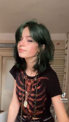 Short Green Hair, Y2k Hairstyles, Hair Cute, Boys Long Hairstyles, Short Hair Color