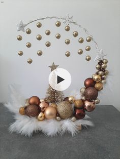 ▷▷ christmas wreaths, diy christmas wreaths ideas dollar tree? Eco Christmas Decorations, Pallet Christmas Trees, Eco Christmas, Fun Christmas Party Games, Christmas Wreath Bows, Christmas Wreaths Ideas, Diy Christmas Tree Topper, Pallet Christmas Tree, Christmas Wreaths Diy Easy