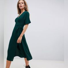 Beautiful Missguided Emerald Green Wrap Dress. Midi Length V Neck Leg Slit New Without Tags Size Us 4 50s Fashion Casual, Green Wrap Dress, Business Professional Outfits, Halter Style Dress, Green Wrap, Professional Outfits Women, Striped Sleeveless Dress, Maxi Slip Dress, Midi Sheath Dress