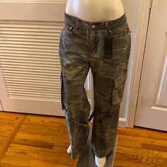 Brand New Forever 21 Pants Army Green Size L Tru To Size Coming Fr A Clean Home Send A Offer! Thank U Have A Day Forever 21 Cotton Bottoms For Fall, Forever 21 Relaxed Fit Cotton Bottoms, Forever 21 Straight Leg Cotton Pants, Forever 21 High Waist Bottoms With Pockets, Forever 21 High-waisted Bottoms With Pockets, Forever 21 Straight Leg Bottoms With Pockets, Forever 21 Straight Leg Cotton Jeans, Fall Forever 21 Straight Leg Bottoms, Forever 21 Casual Cotton Pants