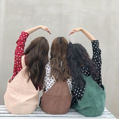 Foto Best Friend, Sisters Photoshoot Poses, Mode Ulzzang, Sisters Photoshoot, Three Girls, Girl Friendship, Best Friend Photography, Bff Photoshoot Poses, Bff Photoshoot