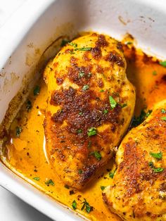 This is the best way to make oven baked chicken breast: The chicken is generously seasoned, then bakes to juicy perfection! Perfect for meal prep or to whip up an easy and healthy entrée without a lot of work. | #chickendinner #chickenrecipes #easyrecipes #dinnerideas #healthyfood #healthycooking #healthyrecipes #mealprep #makeahead