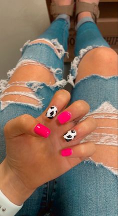 #fashion #western #westernstyle #acrylic #cowprint #boho #bohostyle #rodeofashion #rodeo Country Acrylic Nails, Rodeo Nails, Cow Print Nails, Cowboy Nails, Teen Nails, Western Nails, Country Nails, Cow Nails, Homecoming Nails Acrylic