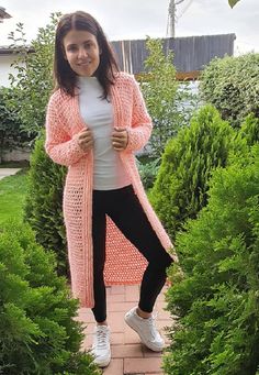 13 Crochet Coat Free Patterns - Crocht Summer Blouse Designs, Long Shrug, Crochet Blouse Pattern, Aran Knitting, Trendy Vest, Aran Knitting Patterns, Trendy Cardigans