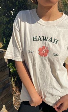 Hawaii Usa, Aesthetic T Shirts, Cute Preppy Outfits, Aesthetic Shirts, Tshirt Outfits, Cute Tshirts, Summer Tshirts