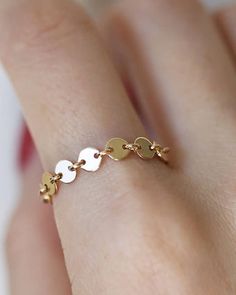 Disc Chain Ring – E&E PROJECT Elegant Metal Chain Ring For Promises, Elegant Everyday Metal Chain Ring, Dainty Rose Gold Metal Rings, Dainty Stackable Metal Jewelry, Elegant Metal Chain Ring For Everyday, Elegant Chain Link Chain Ring For Promise, Dainty Metal Stackable Jewelry, Minimalist Metal Chain Rings, Minimalist Sterling Silver Rings With Chain Detail