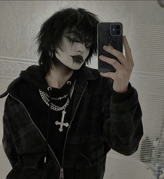 goth Male Corpse Paint, Trad Goth Male Outfit, Traditional Goth Makeup Tutorial, Alt Guy Makeup, Tradgoth Makeup Men, Goth Makeup For Men, Male Emo Hair, Emo Guy Makeup, Male Trad Goth Makeup