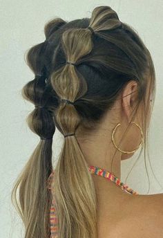 Bubble Pigtails, Concert Hairstyles, Hairstyles Pigtails, Old Hairstyles, 90s Hairstyles, Festival Hair, Smokey Eyes, Teen Hairstyles, Easy Hairstyles For Long Hair