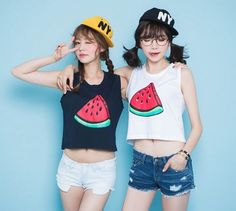 ulzzang couples girl - Szukaj w Google Fashion Europe, Cute Watermelon, Watermelon Print, Mia 3, Ulzzang Couple, Clothes Tops, Europe Fashion, Ulzzang Fashion, 인물 사진