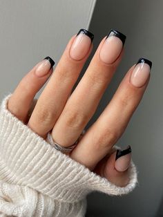 Black french tip nails Colored Nail Tips, Get Nails, Pink Nail, Stick On Nails, Nailed It, Manicure Y Pedicure, French Tip Nails, Short Acrylic Nails