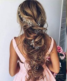 Coiffure de mariage pour cheveux longs : la tresse princesse Raiponce Best Wedding Hairstyles, Long Hair Wedding Styles, Hair Braids, Wedding Hairstyles For Long Hair, Hair Vine, Hair Dos