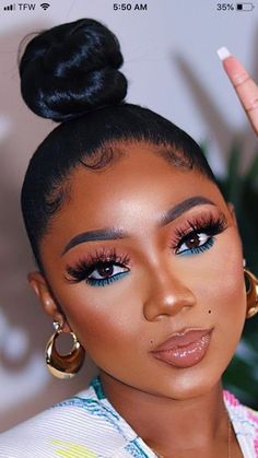 Trending Products 2023, Applying Eyeshadow, Curly Hair Style, Brown Girls Makeup, Top Knots, Makeup For Black Skin, Brown Skin Makeup, Cheap Wigs