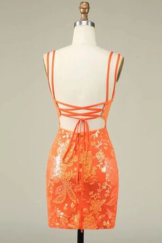 Cette robe moulante orange à bretelles spaghetti est la combinaison parfaite de style et de confort. Avec une couleur orange vibrante et une coupe flatteuse, cette jolie robe rose ne manquera pas de faire sensation lors de tout événement de retour à la maison. Ne sacrifiez pas le confort au style, cette robe a tout pour plaire.

 Détail de l'article

 Tissu : paillettes
 Silhouette:Sirène
 Manches : Sans manches
 Couleur : comme sur l'image, couleur personnalisée
 Détails du dos : Fermeture éclair vers le haut

 Taille : Taille personnalisée. Veuillez vérifier attentivement notre tableau des tailles standard si vous choisissez une taille standard et assurez-vous que la taille standard vous conviendra parfaitement. Votre taille. (poitrine). (taille). (hanches). (Du creux à l'ourlet). C'est Hoco Fits, Dresses Orange, Homecoming Dress Short, Short Homecoming Dress, Short Prom Dress, Short Prom, Hoco Dresses, Homecoming Dress, Bride Dress