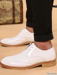 OrcaJump - Hombres Oxfords Wingtip Casual Diario Oficina & Carrera PU Blanco / Negro Primavera / Verano Zapatos Spring Summer Shoes, Fleece Denim Jacket, Mens Slip Ons, Men Shoes Formal, White Dress Shoes, Black Leather Shoes, Mens Oxfords, Formal Shoes, Active Wear For Women