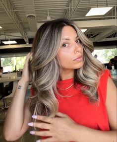 Front Piece Highlights, Spring Hair Color Ideas 2023 Blonde, Grey Blonde Balayage, Spring 2023 Hair Trends Brunette, Spring Hair Color Ideas 2023, Subtle Blonde Balayage, Blonde Melt, Highlights Brown Hair Balayage, Blond Beige