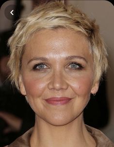 Cropped Blonde Hair, Colors For Spring 2023, Crop Haircut, Colors For Spring, Grey Hair Styles For Women, Short Grey Hair, Trendy Short Haircuts, Blonde Pixie Cuts