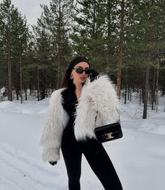 Outfits Inspo Winter, Snow Outfit Ideas, Winter Fashion Aesthetic, Cosy Outfits, Snow Outfits For Women, 2023 Winter Fashion, Classy And Fab, Snow Outfits