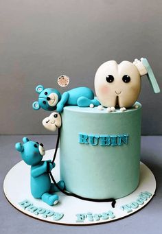 there is a blue cake with three bears in it