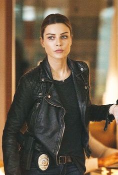 Lauren German Lucifer, Chloe Decker, Black Biker Jacket, Lauren German, Looks Street Style, Biker Leather