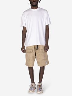 72% cotton, 28% modacrylic  Elasticated waistband with belt  Side pockets  Cargo pockets  Made in Japan   Size & Fit: Regular fit  The model is 185 cm tall and wears size M White Relaxed Fit Cargo Shorts, Casual White Cargo Shorts, Boot Pumps, Mm6 Maison Margiela, Cut Tshirt, Sweater Pants, Sweater Coats, Lace Boots, T Shirt Top