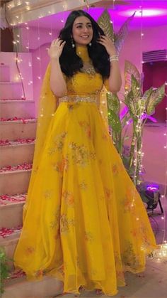 Pattu Gown, Indian Party Wear Gowns, Haldi Dress Ideas, Haldi Dress, Party Wear Gowns, Function Dresses